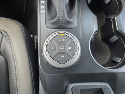 New 2025 Ford Bronco Outer Banks w/ Sasquatch Package image 19