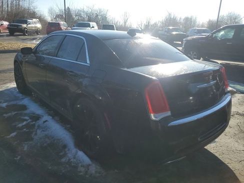 Used 2020 Chrysler 300 Touring image 4