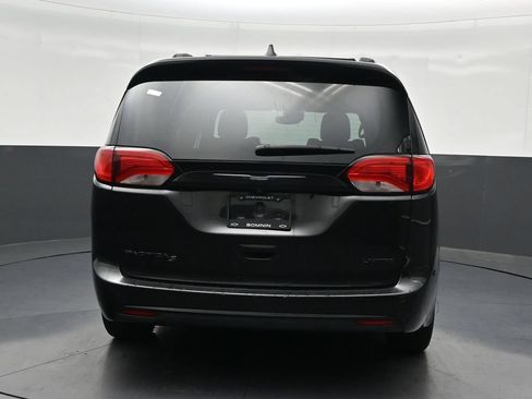 Used 2019 Chrysler Pacifica Limited w/ Advanced Safetytec Group FWD image 4