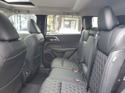 New 2025 Mitsubishi Outlander SEL image 13