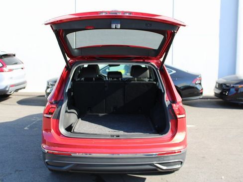 Used 2022 Volkswagen Tiguan SE image 45