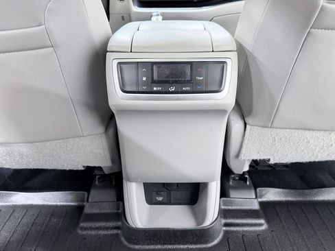Used 2016 Toyota Highlander Limited FWD image 33