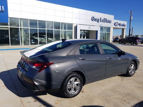 New 2026 Hyundai Elantra SE image 7