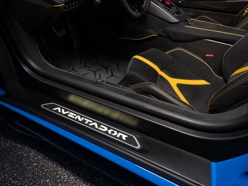 Used 2021 Lamborghini Aventador SVJ AWD/4WD image 19