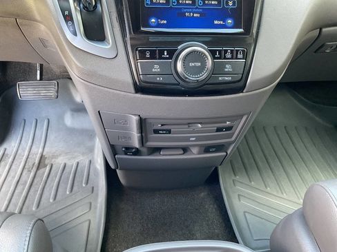 Used 2014 Honda Odyssey Touring Elite image 25