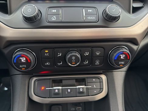 Used 2022 GMC Acadia Denali w/ Denali Ultimate Package image 32