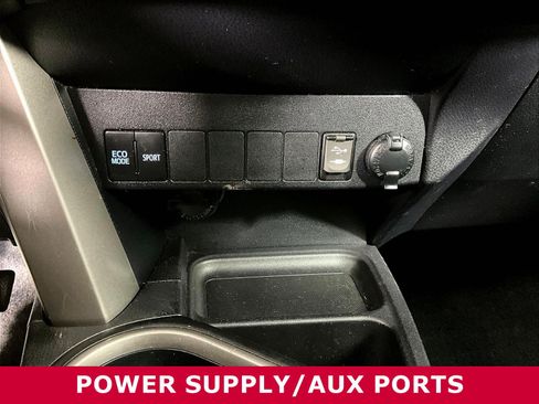 Used 2018 Toyota RAV4 XLE AWD/4WD image 14