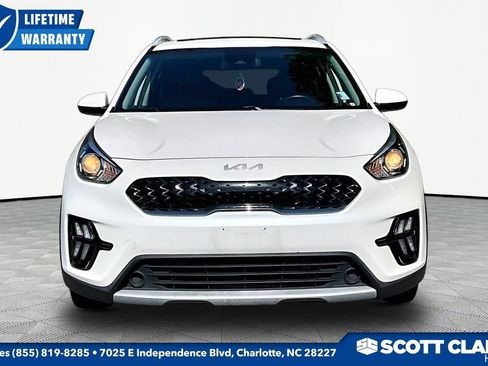 Used 2022 Kia Niro LXS FWD image 2