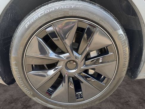 Used 2025 Tesla Model Y Long Range RWD image 9
