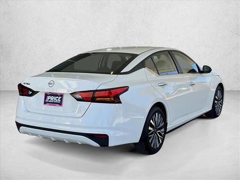 Used 2025 Nissan Altima 2.5 SV image 6