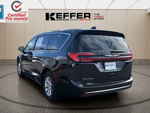 Certified 2024 Chrysler Pacifica Touring-L image 3