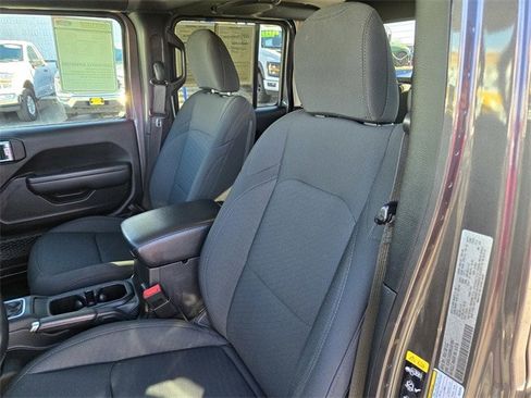 Used 2021 Jeep Gladiator Sport image 12