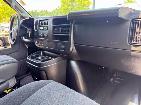 Used 2024 GMC Savana 2500 w/ Driver Convenience Package image 7