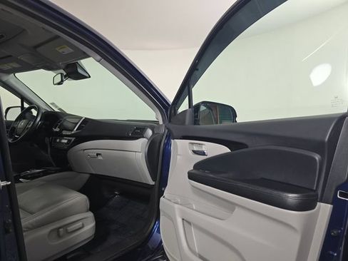 Used 2018 Honda Pilot Touring image 11
