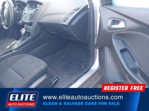Used 2015 Ford Focus SE image 9