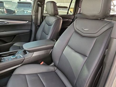 New 2025 Cadillac XT6 Luxury image 25
