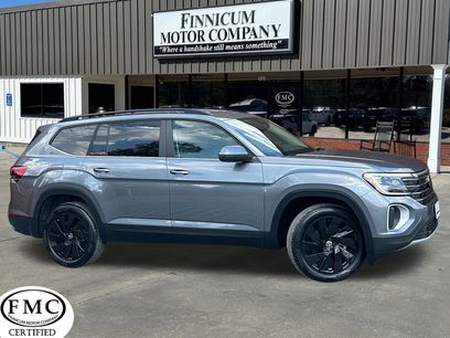 Used 2024 Volkswagen Atlas SE w/ Black Wheel Package