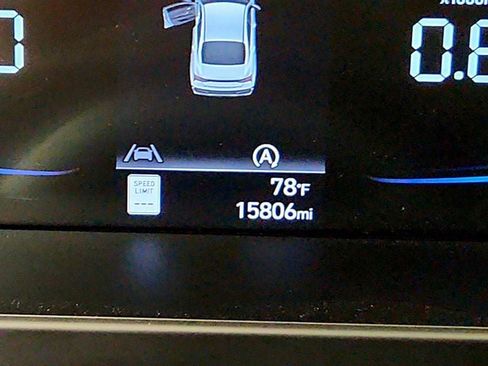 Used 2025 Hyundai Elantra SE w/ Cargo Package FWD image 14