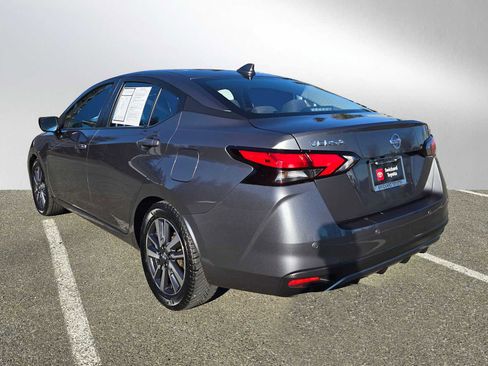 Used 2021 Nissan Versa SV image 5