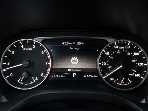 Used 2023 Nissan Rogue SV image 3