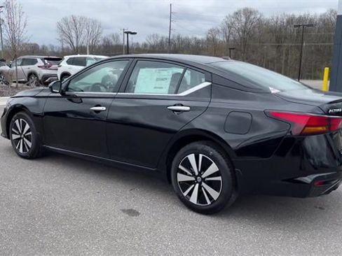 Certified 2022 Nissan Altima 2.5 SV w/ SV Premium Package image 6