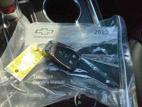 Used 2023 Chevrolet Traverse RS image 22