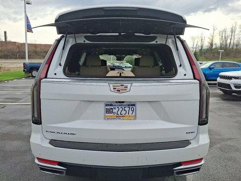 Used 2021 Cadillac Escalade Premium Luxury w/ Performance Package image 28