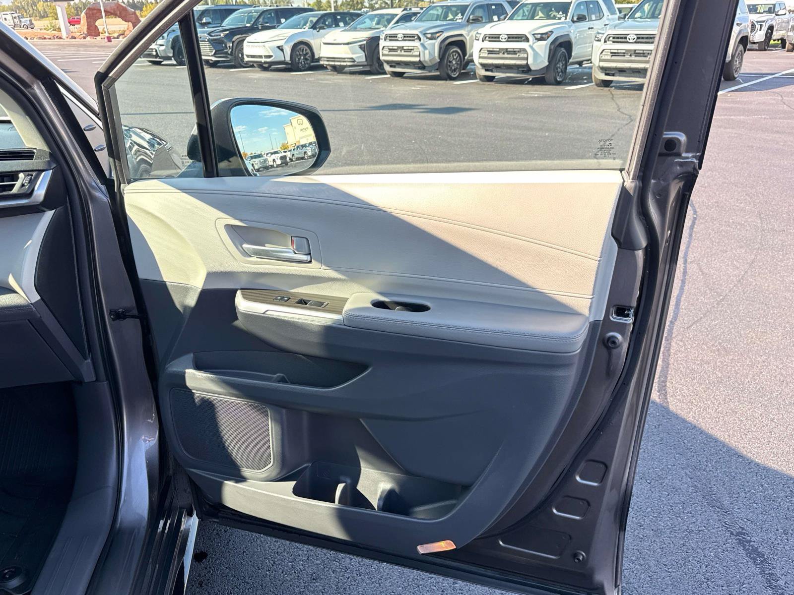 Used 2023 Toyota Sienna Limited FWD image 21