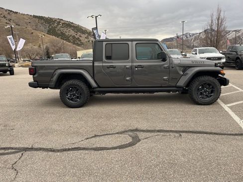 Used 2023 Jeep Gladiator Willys image 2