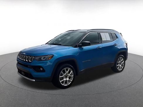 Used 2025 Jeep Compass Limited AWD/4WD image 9