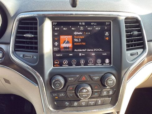 Used 2018 Jeep Grand Cherokee Limited AWD/4WD image 17