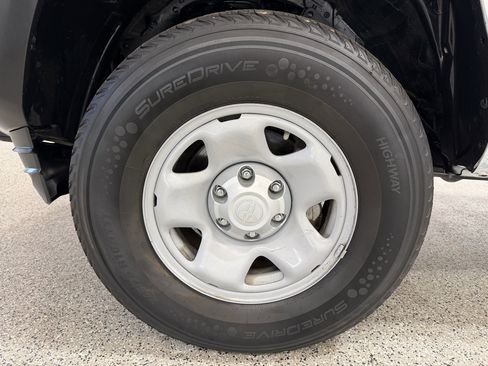 Used 2022 Toyota Tacoma SR image 9