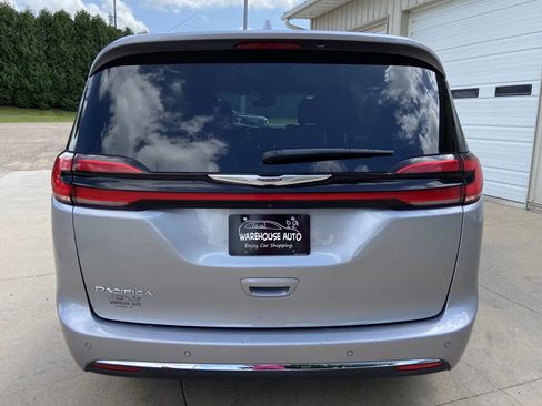 Used 2021 Chrysler Pacifica Touring image 6