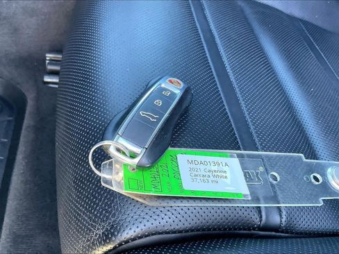 Used 2021 Porsche Cayenne image 18
