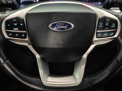 Used 2023 Ford Explorer XLT w/ Equipment Group 202A AWD/4WD image 5