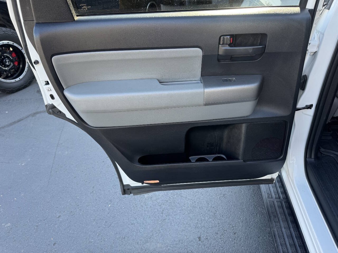 Used 2016 Toyota Sequoia SR5 AWD/4WD image 16