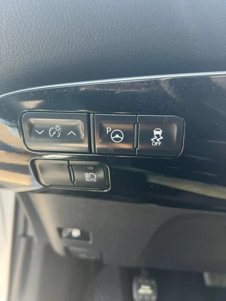 Used 2021 Toyota Prius LE FWD image 23