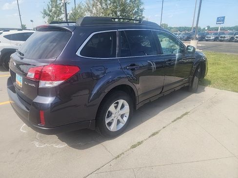Used 2013 Subaru Outback 2.5i Premium w/ All-Weather Pkg AWD/4WD image 12