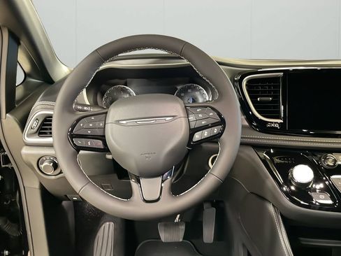 New 2027 Chrysler Pacifica Limited w/ S Appearance Package AWD/4WD image 19