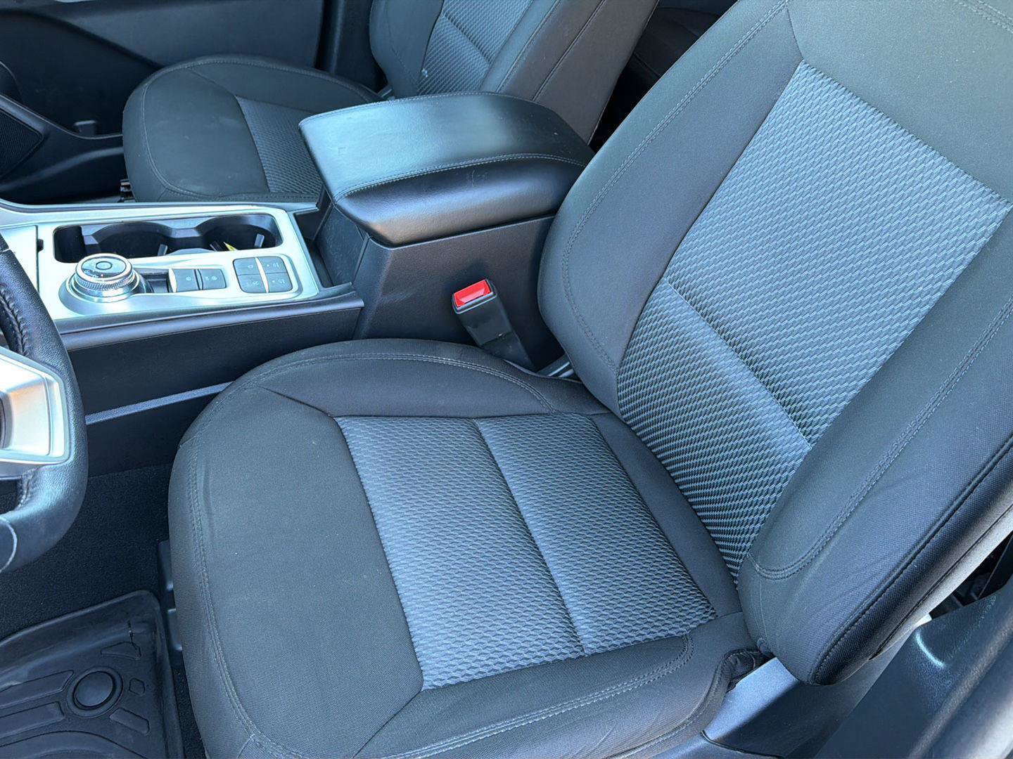 Certified 2024 Ford Explorer XLT RWD image 32