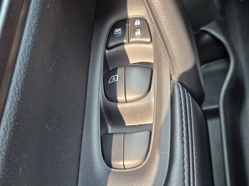 Used 2020 Nissan Rogue Sport S FWD image 21