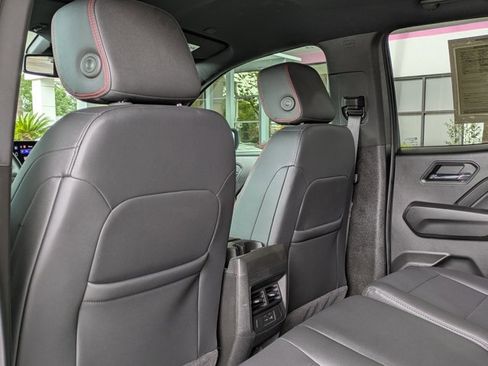 Used 2024 Chevrolet Colorado Z71 w/ Z71 Convenience Package 2 image 19