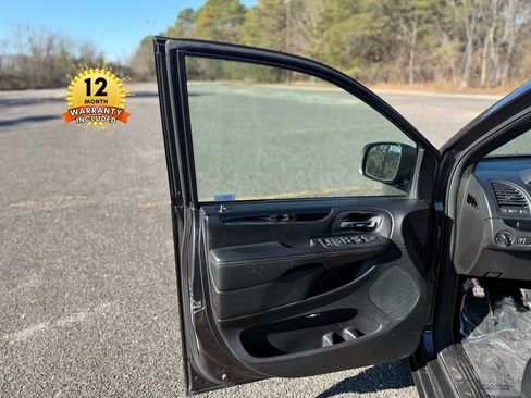 Used 2017 Dodge Grand Caravan SE image 13