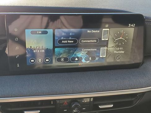 Certified 2025 Nissan Kicks SV image 27