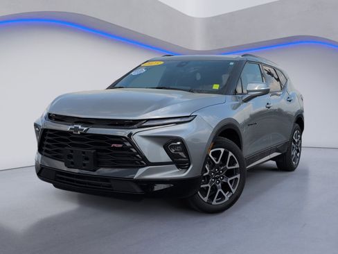 Used 2025 Chevrolet Blazer RS image 2