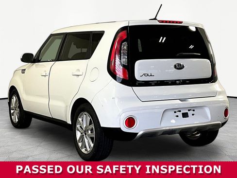 Used 2018 Kia Soul + FWD image 4