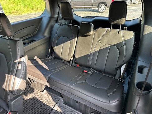 New 2025 Chrysler Pacifica Select image 12