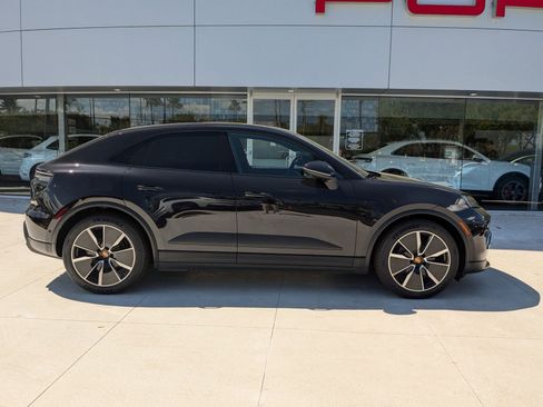 New 2024 Porsche Macan 4 Electric image 8