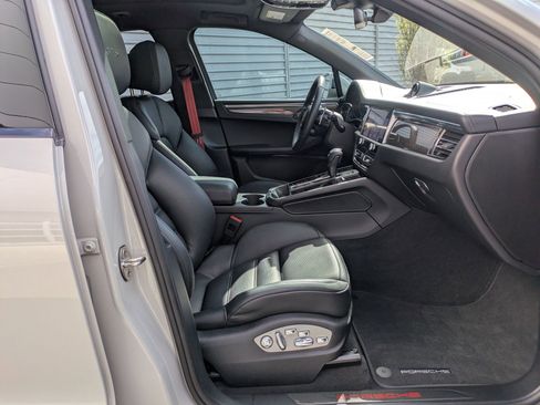 Used 2025 Porsche Macan GTS image 31