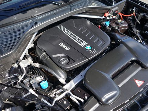 Used 2014 BMW X5 xDrive35d image 9